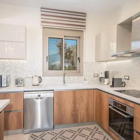 Claire Sami (Kefalonia)