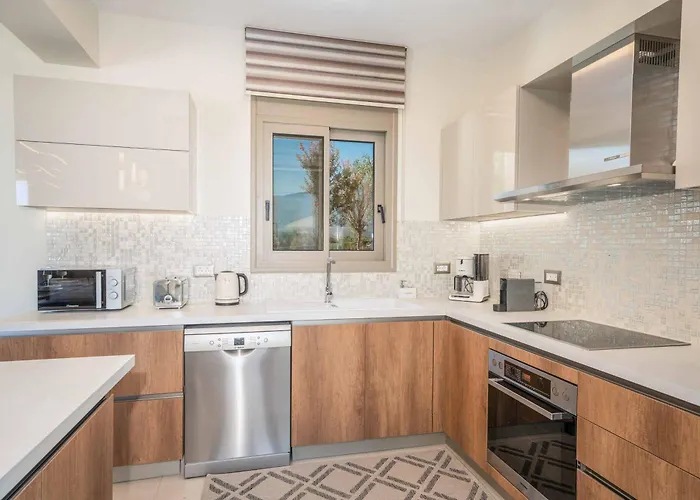 Claire Sami (Kefalonia)